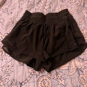 Lululemon black shorty hot shorts.